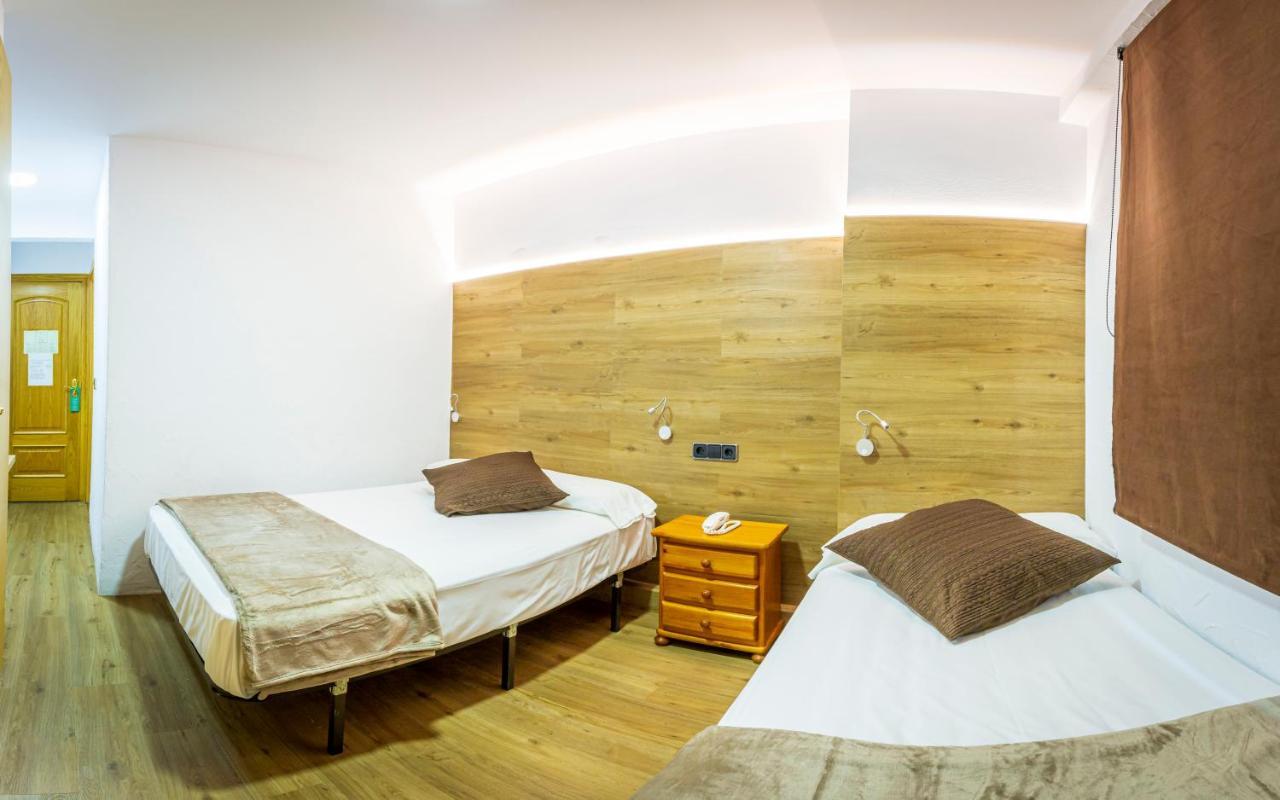 Hotel Les Neus Pas De La Casa Bagian luar foto