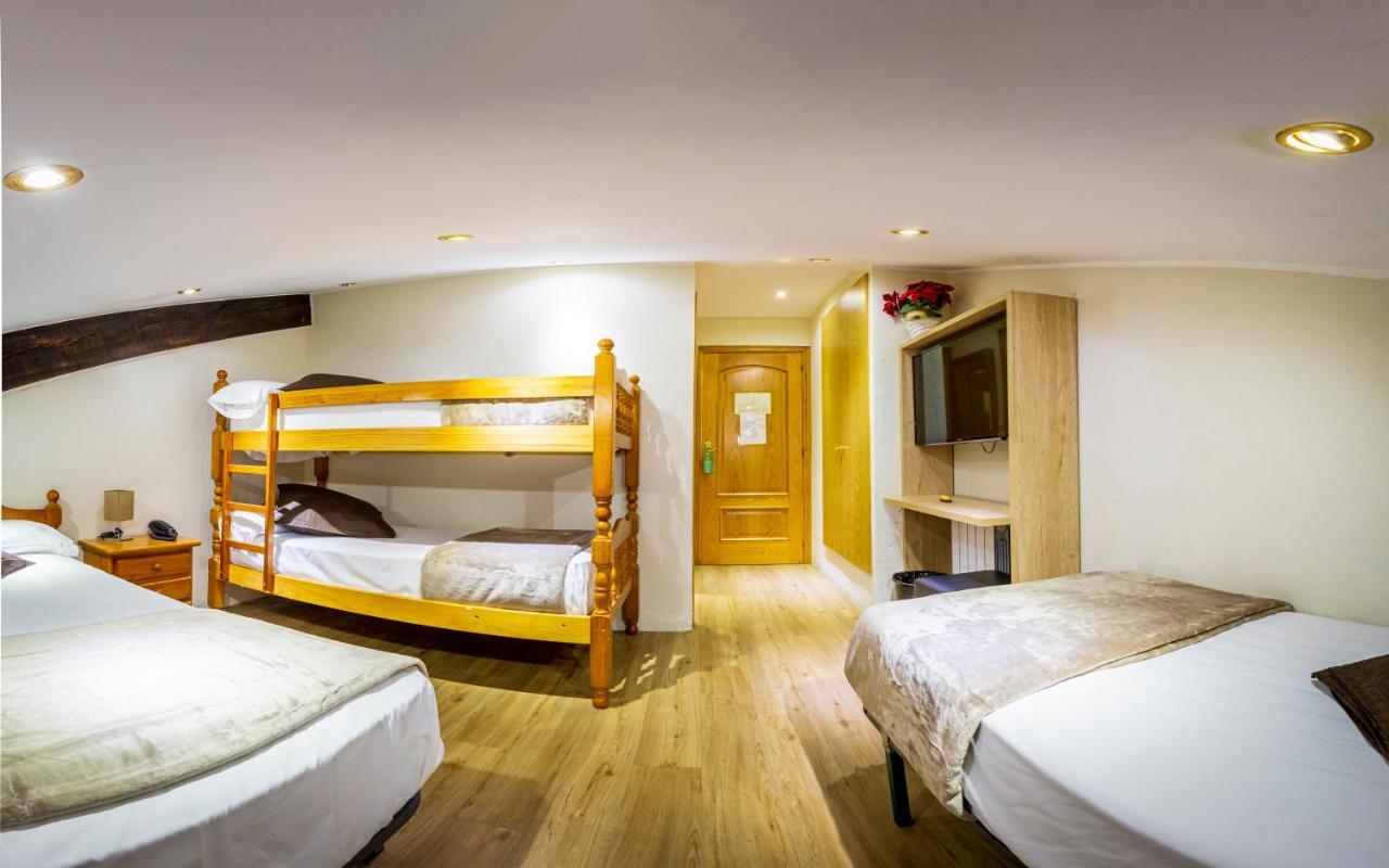 Hotel Les Neus Pas De La Casa Bagian luar foto