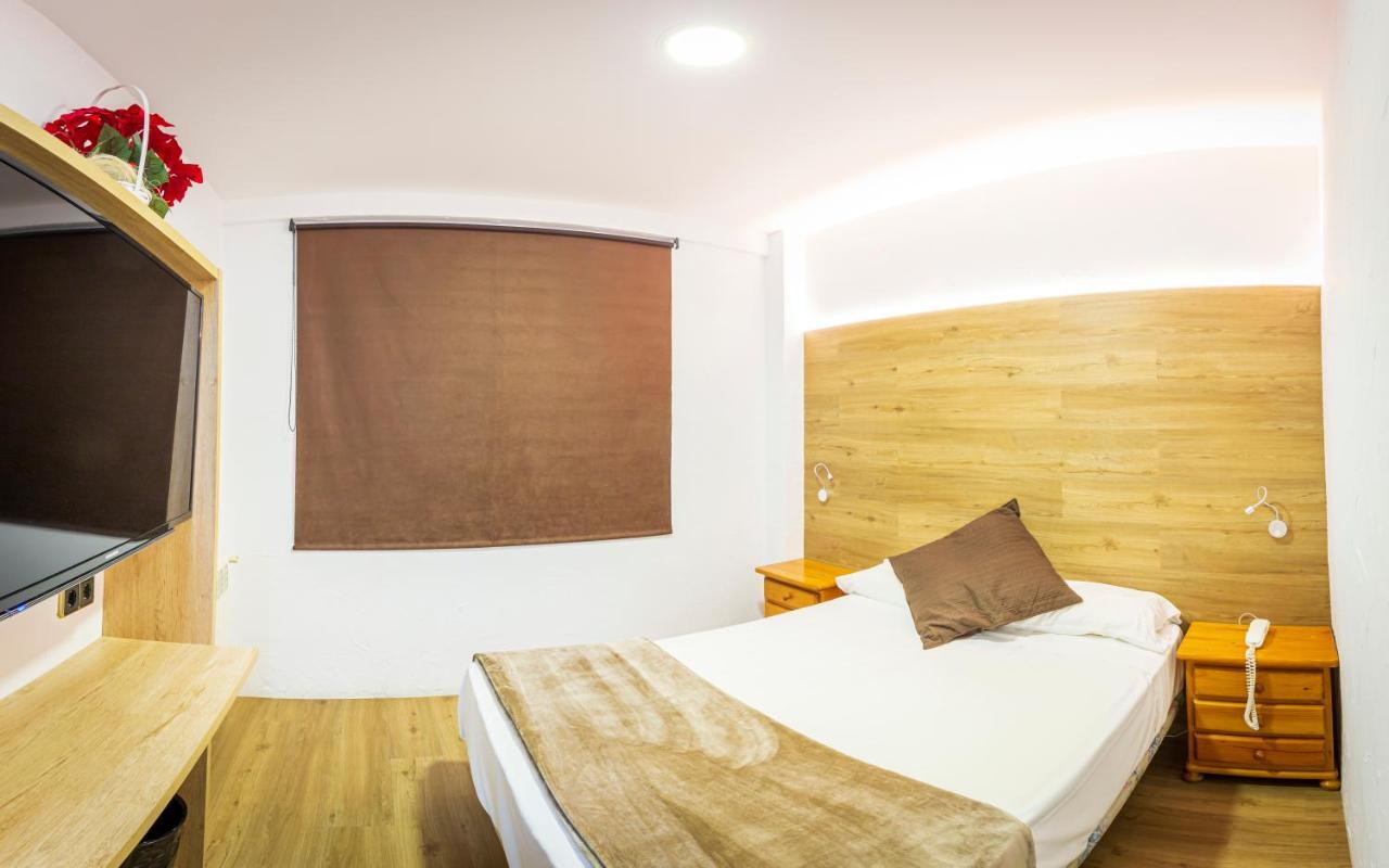 Hotel Les Neus Pas De La Casa Bagian luar foto