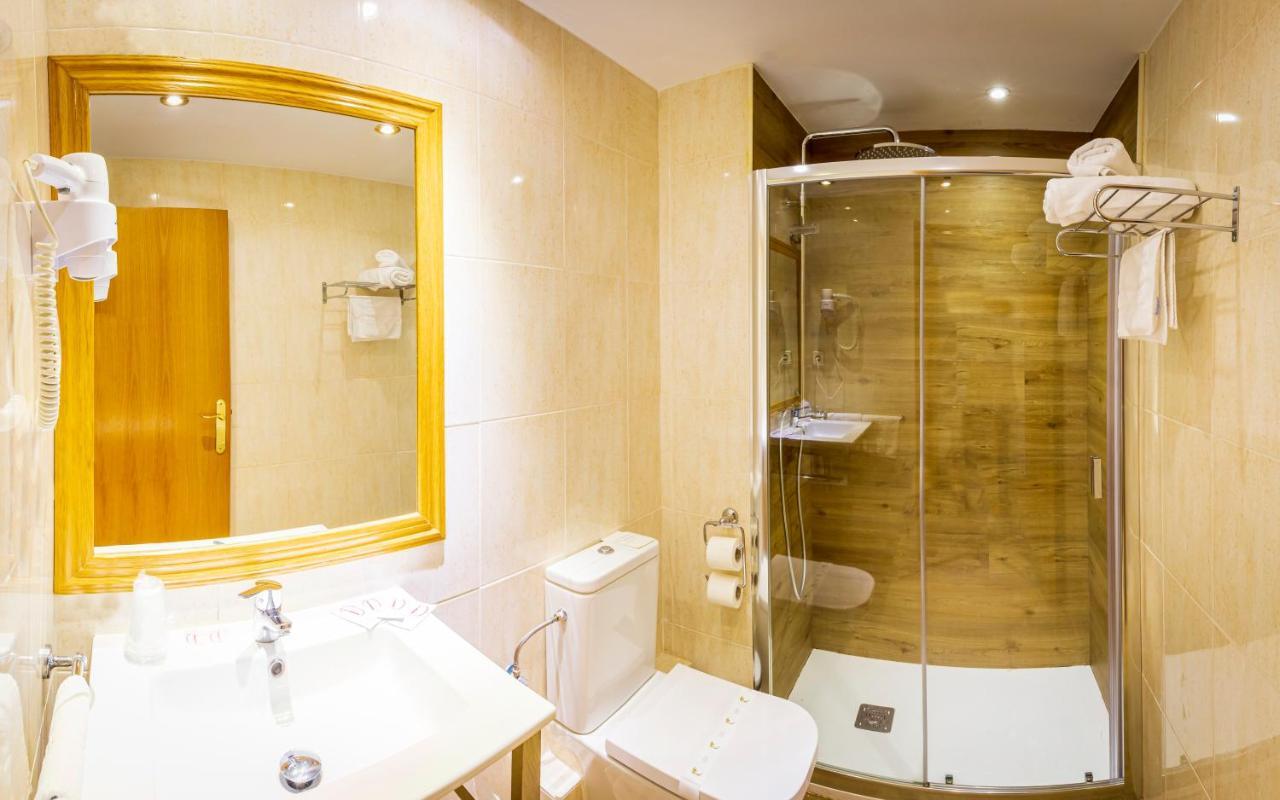 Hotel Les Neus Pas De La Casa Bagian luar foto