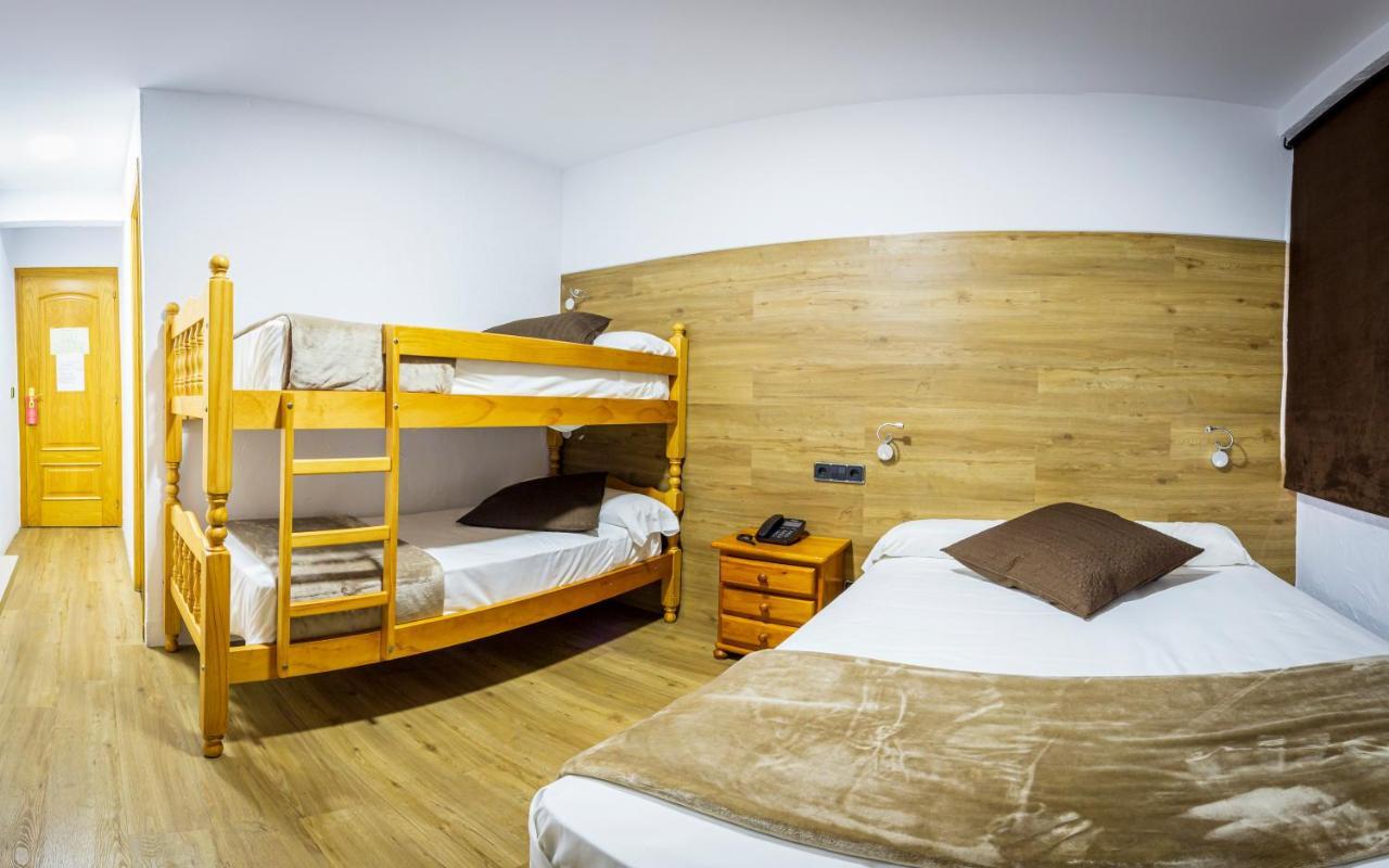 Hotel Les Neus Pas De La Casa Bagian luar foto